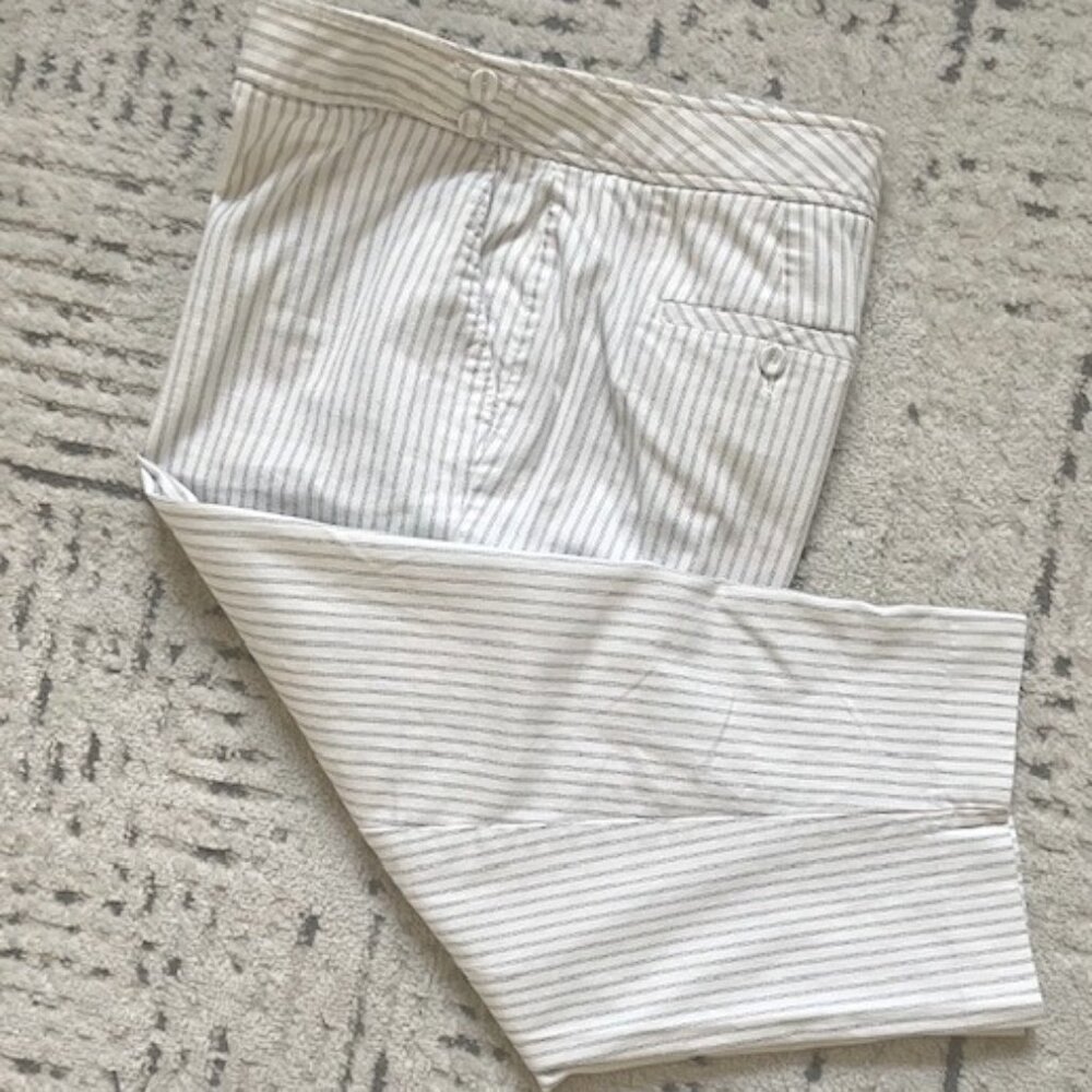 Talbots Pinstripped Capri with Button Detailing and back pockets